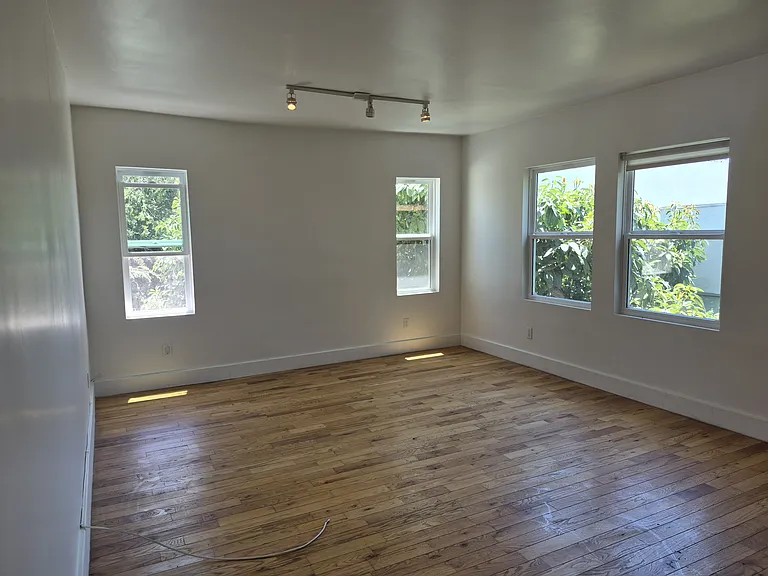 134 S Coronado St #136-1/2 — Photo 3