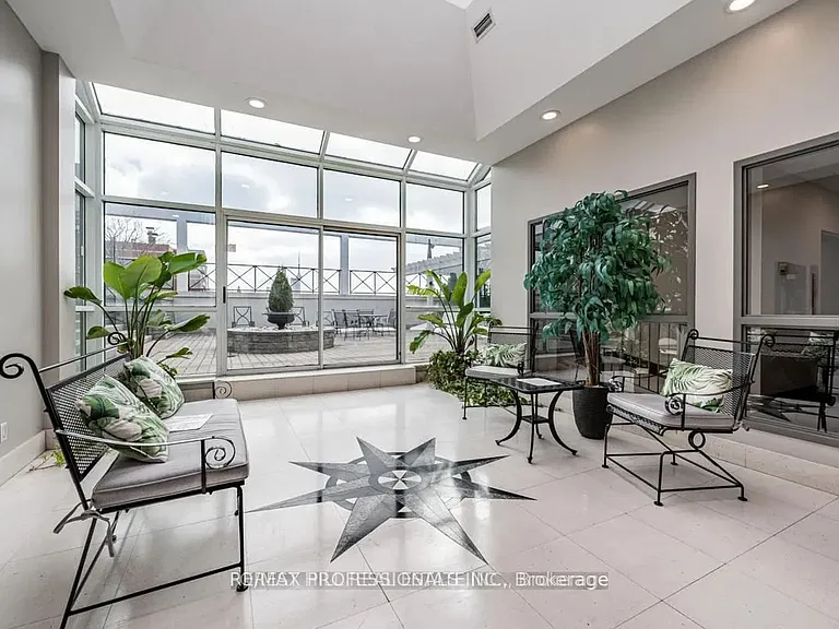 102 Bloor St W #305 — Photo 12