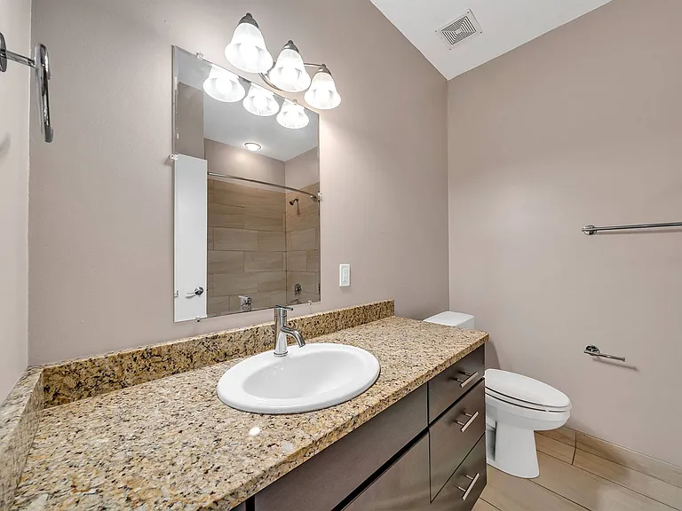 Waters Edge Apartments of Harbortown — Photo 16