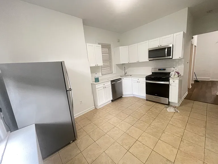 152 Sherman Ave — Photo 1