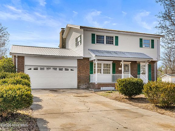 2nd image of 422 Thomas Drive