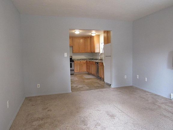 4th image of 402 N 3rd St