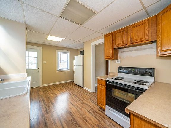 4th image of 2035 Pershing Blvd