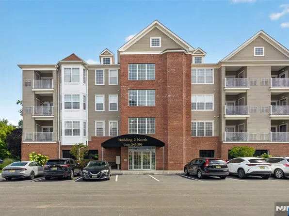 256 Cory Ln, Elmwood Park, NJ 07407