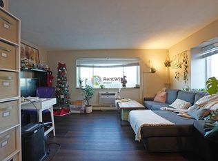 360 Market St APT 5, Brighton, MA 02135