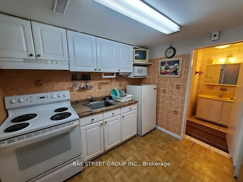 3 bed, $1,990 — Photo 4