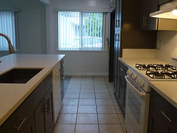 2nd image of 2104 Lilac Ln