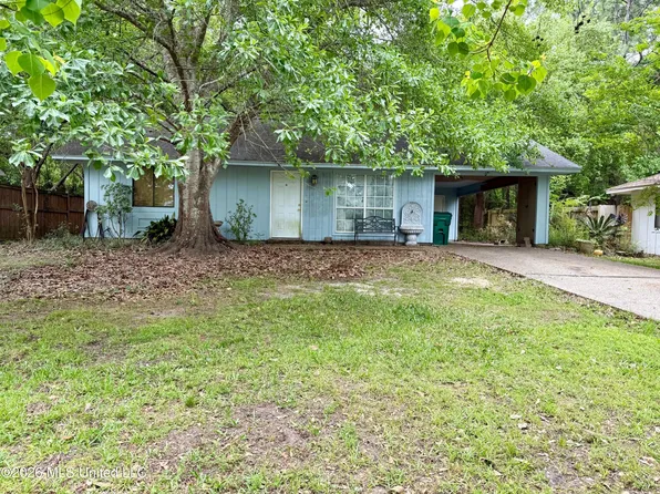 4 Woodcock Cir, Diamondhead, MS 39525
