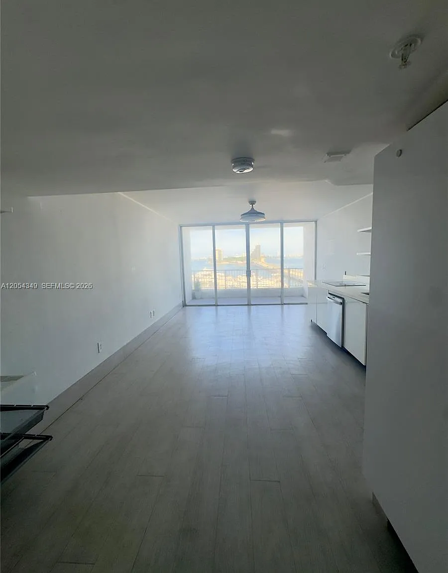 Venetia Condo — Photo 2