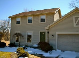 7019 Berry Blossom Dr, Canfield, OH