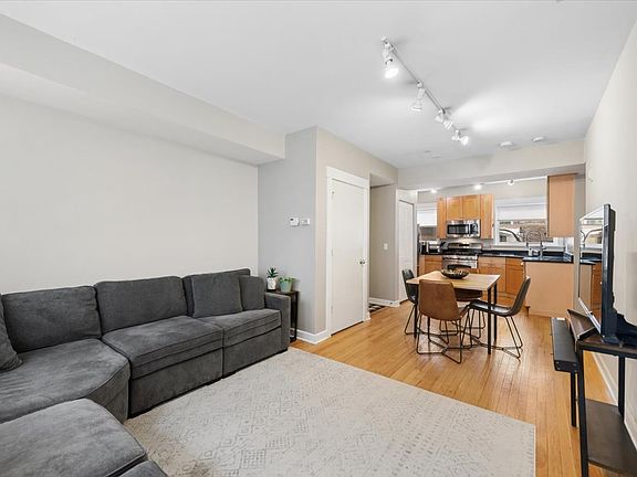 3rd image of 2541 Prairie Ave APT 1