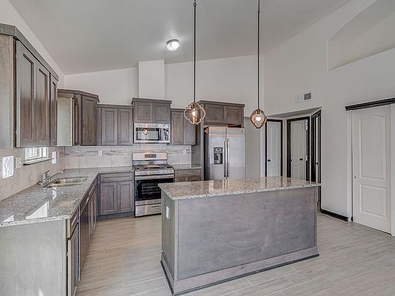 4th image of 14849 Tierra Escape Ave