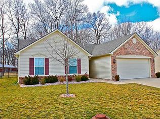 4176 S Woodtrail Ln, New Palestine, IN