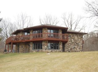 S73W26525 Mt Rainer Dr, Waukesha, WI 53189