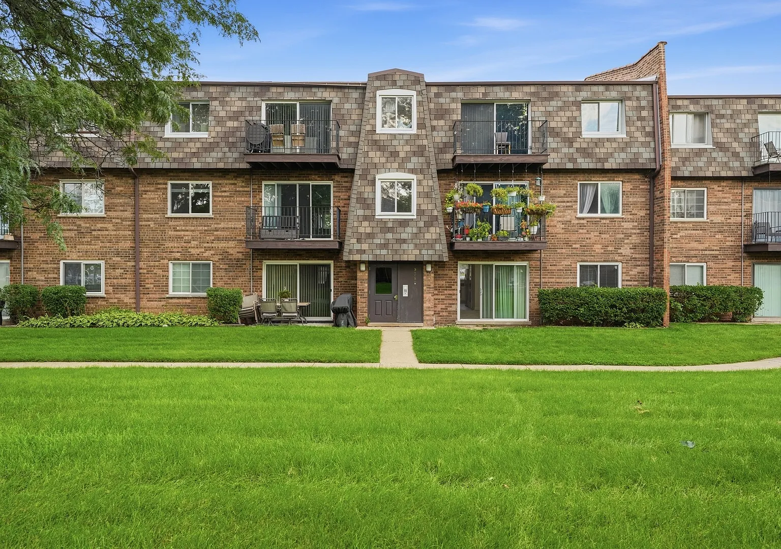 2 bed, $1,975 — Photo 1