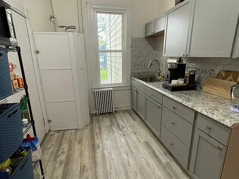 426 Burnside St — Photo 8