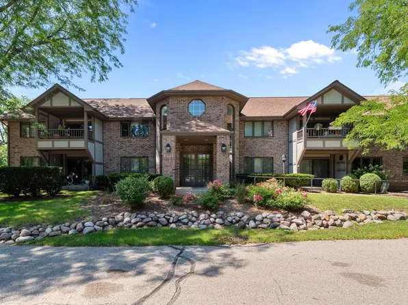 6555 North Green Bay AVENUE #210, Glendale, WI 53209