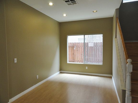 4th image of 584 Sonoma St