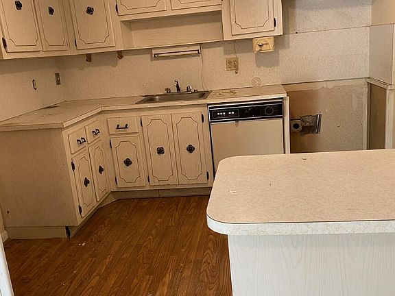 2nd image of 113 Wellington L