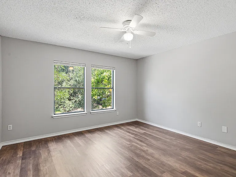 7900 Rosenberry Dr — Photo 17