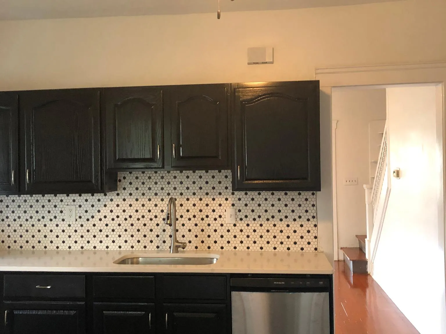 4 bed, 1.5 bath, 1500 sqft, $2,000 — Photo 3