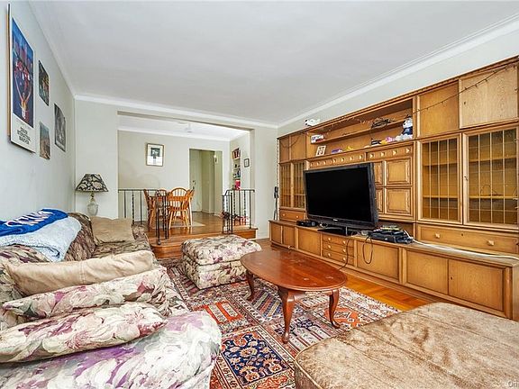 4th image of 210 Martine Ave APT 5L