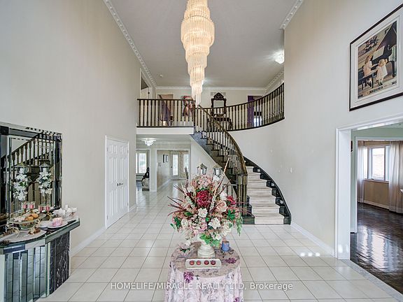 5th image of 756 Kingsmere Ave