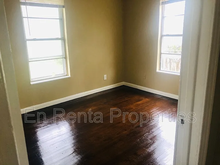 6037 Graham St — Photo 9