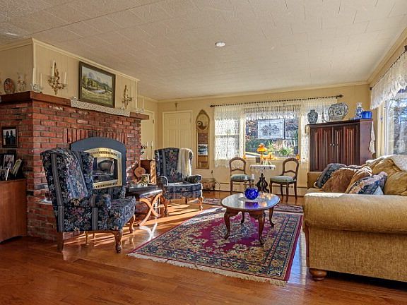 2nd image of 41 Grand View Ave
