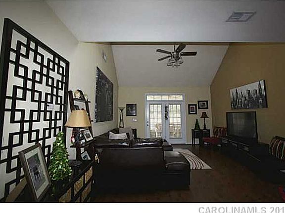 5th image of 10109 Oxford Landing Ln
