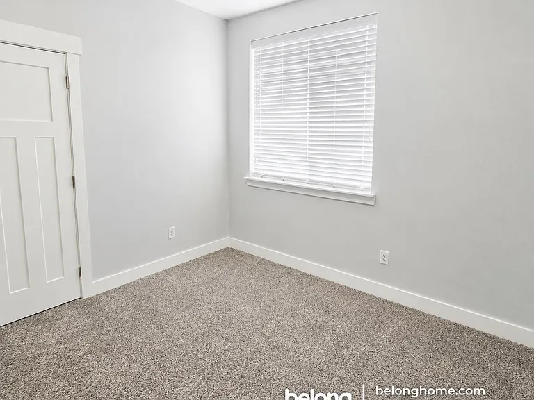 702 W 380 N — Photo 3