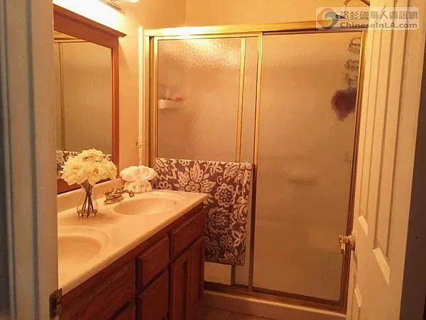 5 bed, 2300 sqft, $3,500 — Photo 2