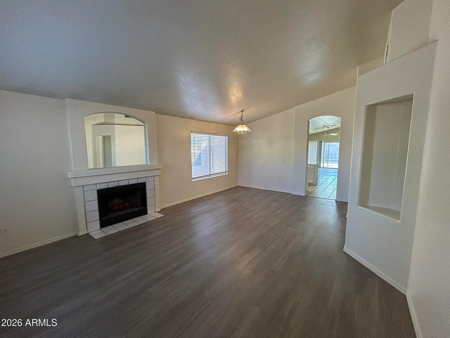 3 bed, 2.0 bath, 1627 sqft, $1,995 — Photo 4
