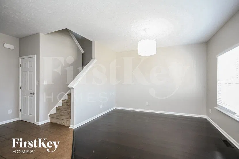 5 bed, 3.0 bath, 3200 sqft, $3,005 — Photo 4