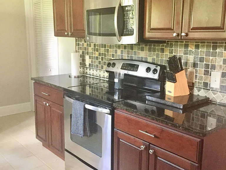 117 Clarendon Cir — Photo 3