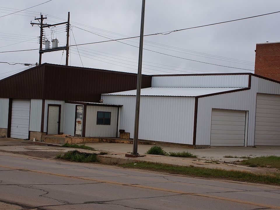 2nd image of 824 9th St