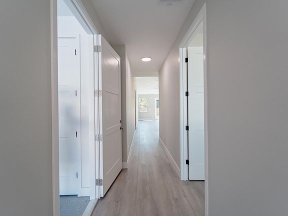 3rd image of 1419 24 Street