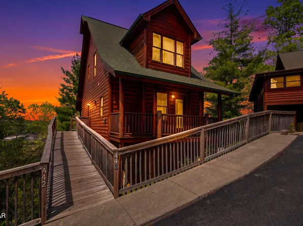 442 Big Bear Way, Pigeon Forge, TN 37863