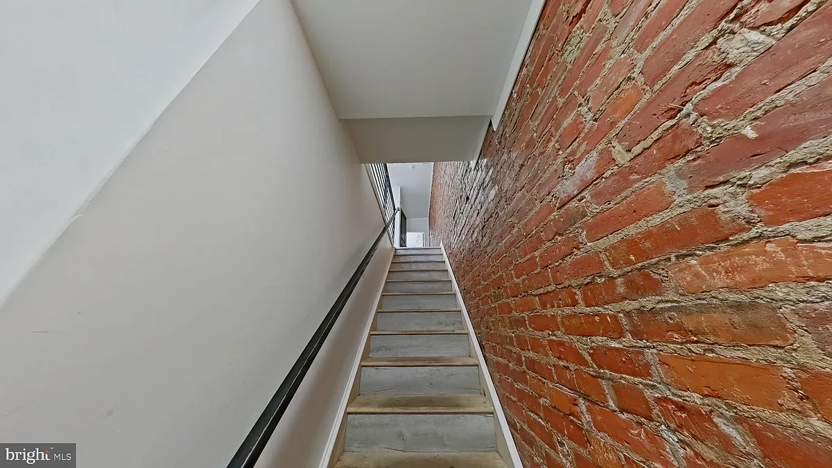 Building Photo - 3331 N Howard St #2