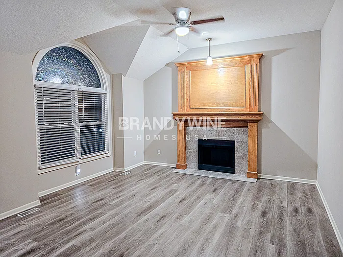 4 bed, 2.5 bath, 2098 sqft, $2,420 — Photo 4
