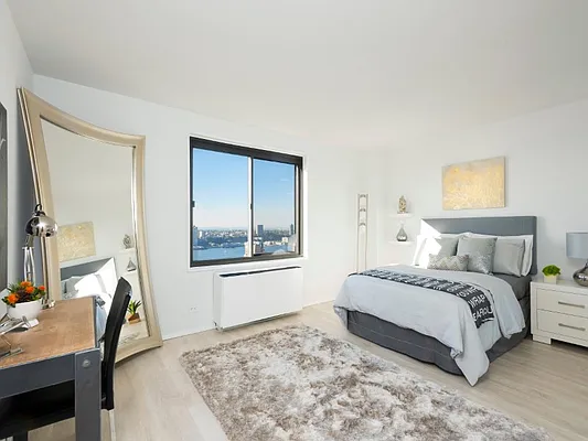 Sold by Sotheby's International Realty | media 18