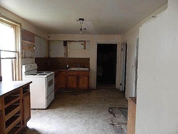 5th image of 9552 S Yale Ave