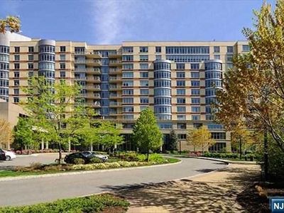 8100 River Rd APT 607, North Bergen, NJ, 07047
