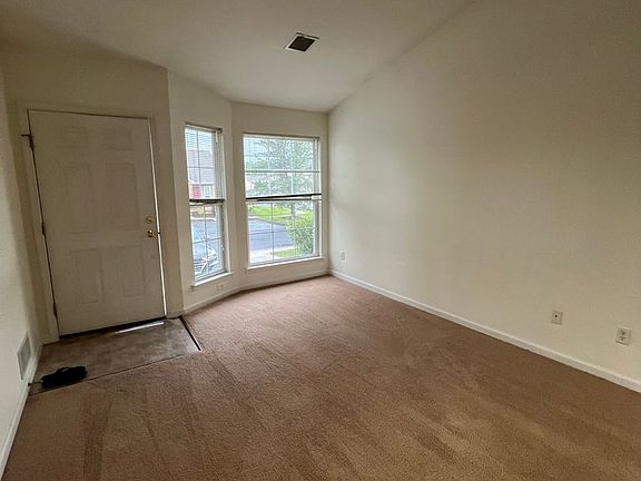 3rd image of 18-21 Eastwick Ln