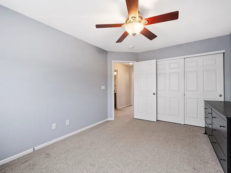 52801 Foxborough Ct — Photo 33