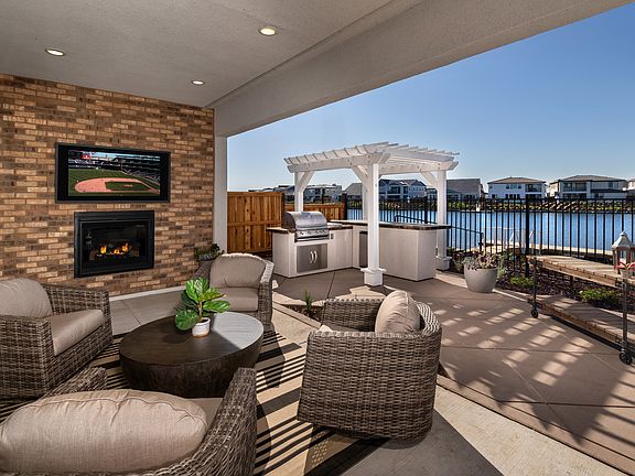 Kiper_SkyeAtRiverIslands_Res4-Patio2_1340a-4500