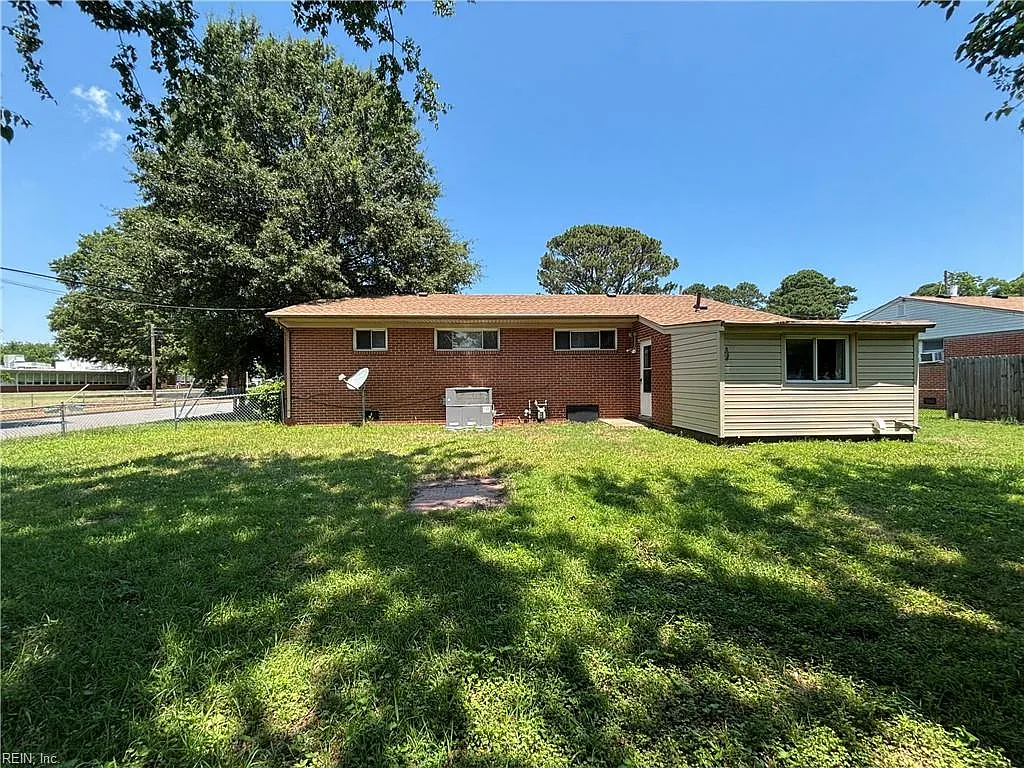 3 bed, 2.0 bath, 1380 sqft, $1,895 — Photo 4