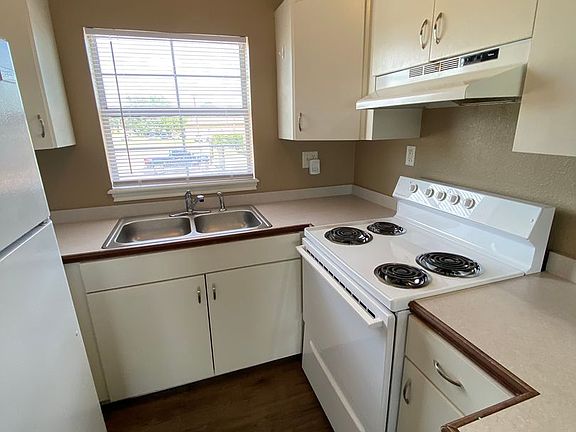 3rd image of 1801 Lake St Unit 2