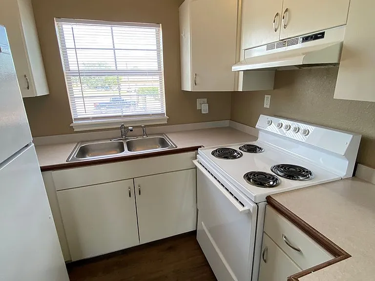 1801 Lake Street — Photo 3