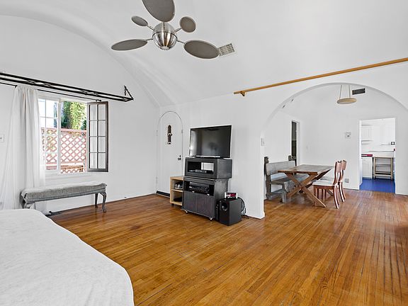 3rd image of 2413 Aspen Dr